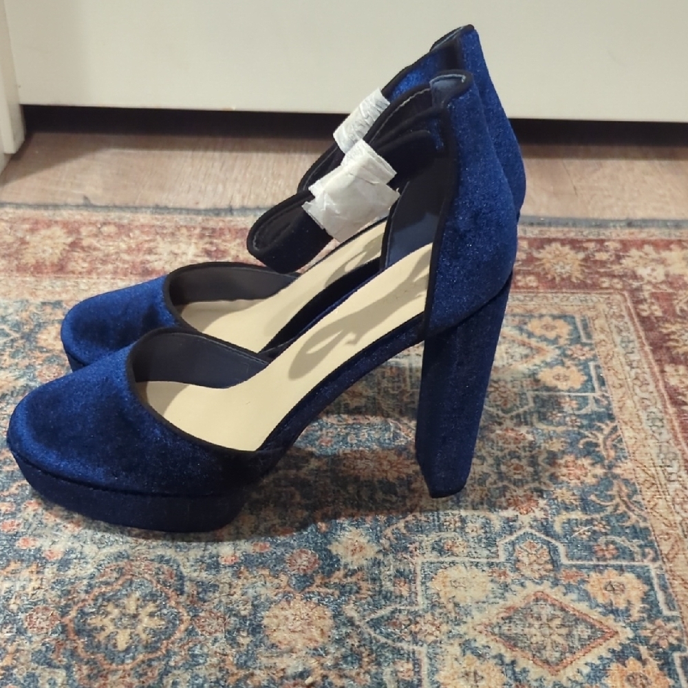 NWoT Shoe Dazzle Deep Blue Velvet Heels - Picture 6 of 7
